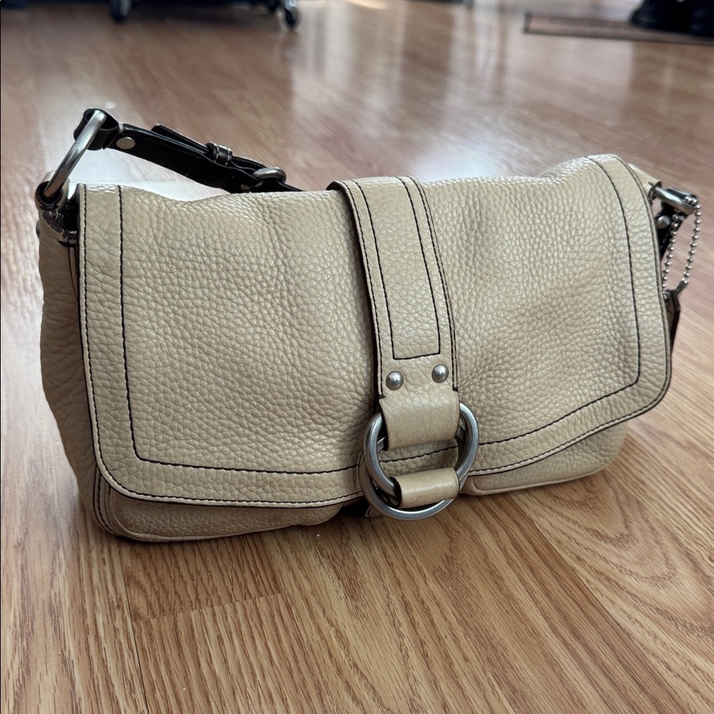 Coach Y2K pebbled leather shoulder bag cream, beige, silver ring hardware